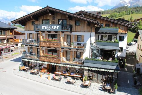 a building with a sign that reads mski at moser-HOCHKÖNIG Genuss Wirtshaus Hotel in Maria Alm am Steinernen Meer