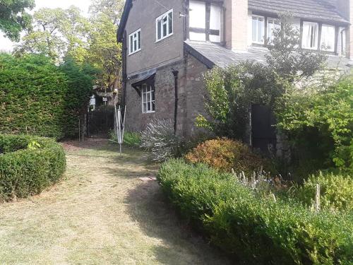 an old brick house with a garden in front of it at THE RETREAT in Hereford