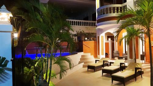 สระว่ายน้ำที่อยู่ใกล้ ๆ หรือใน YAILAND Luxury Pool Villa Pattaya Walking Street 5 Bedrooms
