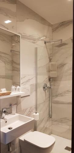Un baño de Hotel Poppi
