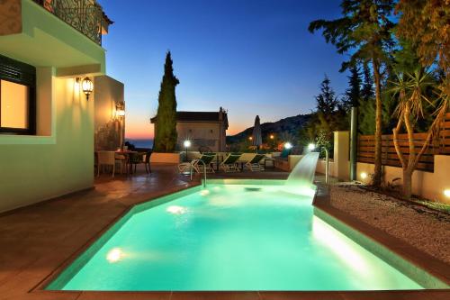 Bazén v ubytování Adam & Eve Villas nebo v jeho okolí