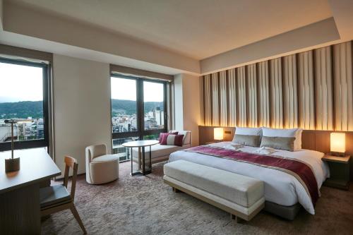 Ένα ή περισσότερα κρεβάτια σε δωμάτιο στο The Gate Hotel Kyoto Takasegawa by Hulic