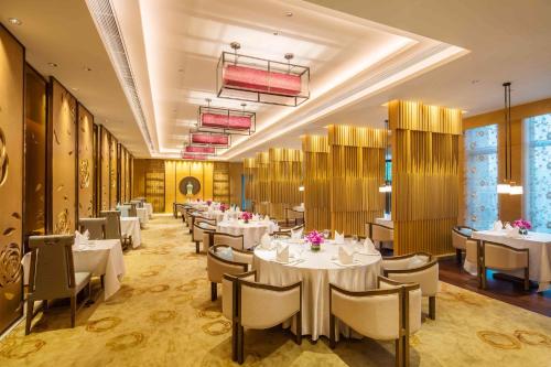 Restaurace v ubytování Holiday Inn Chongqing University Town by IHG