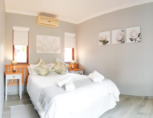 Ein Bett oder Betten in einem Zimmer der Unterkunft Thyme Inn on Greenway