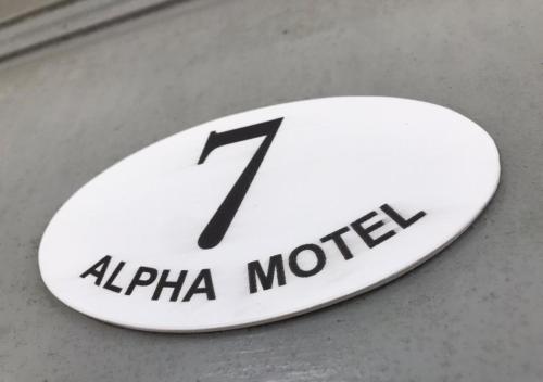 Certificado, premio, señal o documento que está expuesto en Alpha Motel