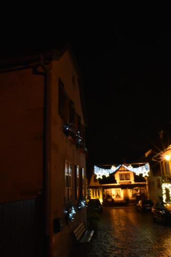 a city street at night with a building with lights at Appartments Rue Des Châteaux in Ottrott