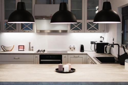 Una cocina o cocineta en SECRET PARADICE-HIDDEN GETAWAY-PRIVATE BEACH