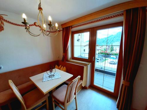 a dining room with a table and a window at Haus Achenrainer in Fiss