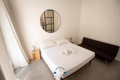 A bed or beds in a room at Ostia Holiday Lotito Loft