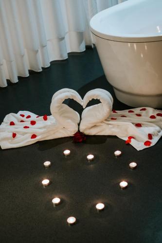 two swans making a heart on a bathroom floor at Boticas Hotel Art & SPA in Boticas