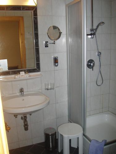 a bathroom with a sink and a shower at Hotel Gundolf in Sankt Leonhard im Pitztal