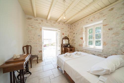 Кровать или кровати в номере Villa Pelagos
