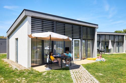 Afbeelding uit fotogalerij van RCN Vakantiepark Bungalow de Dukdalf in Kamperland