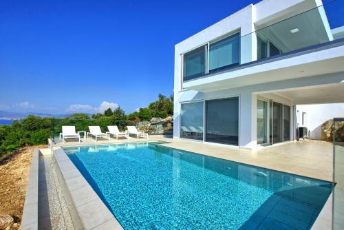 Villa Nafsika by PosarelliVillas