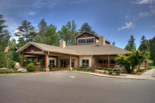 a house with a flag on the side of the road at Foxhunt at Sapphire Valley in Sapphire