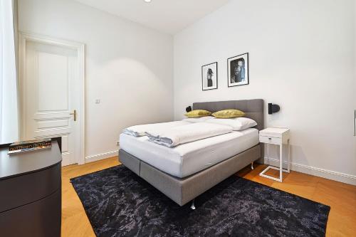 En eller flere senge i et værelse på Herzfeld Arthaus Vienna Premium Apartments