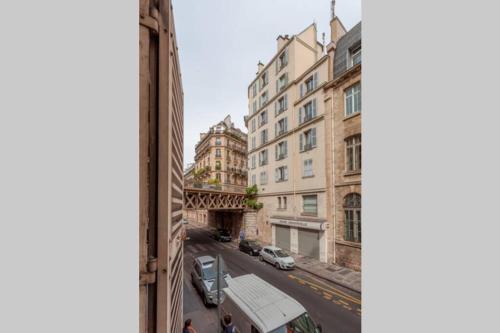 Champs-Élysées-Monceau-Luxury 2-Bedroom Apartment