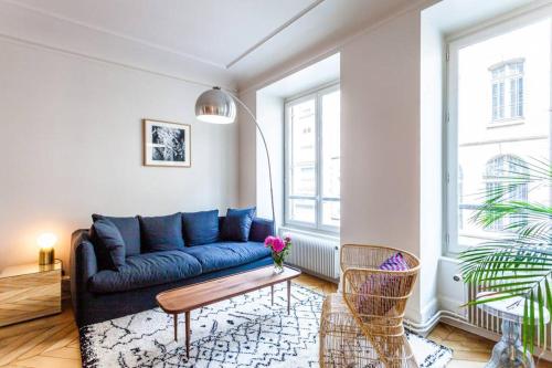 Champs-Élysées-Monceau-Luxury 2-Bedroom Apartment