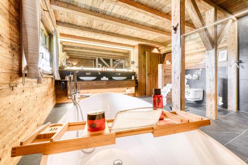 Afbeelding uit fotogalerij van Penthouse im Chalet GM by A-Appartments in Gallaverda