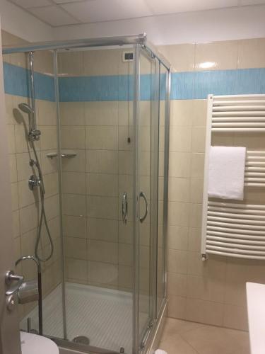 a shower with a glass door in a bathroom at Hotel Niagara in Catanzaro Lido