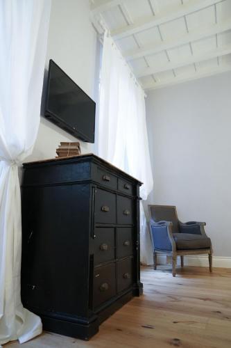 Art Apartment Black & White Suite