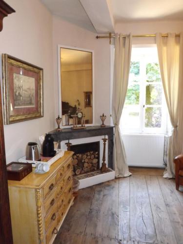 Gallery image of Domaine de Lalat - B&B with en-suite bathrooms all rooms with garden views in Montembœuf