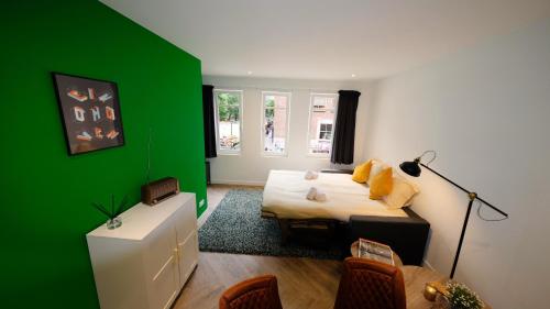 En eller flere senger på et rom på Luxury 60m2 Apartment with 20m2 Private Terrace