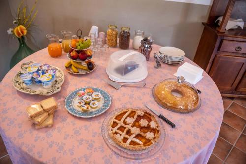 a table with plates of food and a pie on it at Abadia Farneto in Gubbio