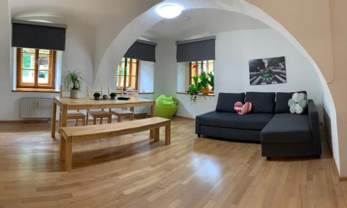 a living room with a couch and a table at Ferienwohnung Raabklamm in Arzberg