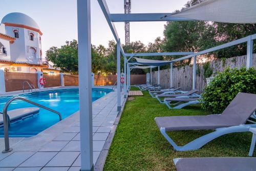 Bazén v ubytování Hostal Alhambra nebo v jeho okolí