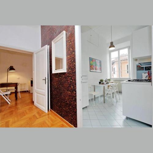 Trastevere Apartment up to 5 people - with separate Living Room - AC & WiFi