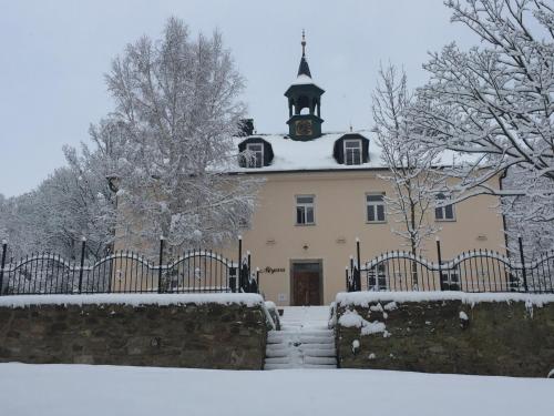Meyana Lake Manor v zimě