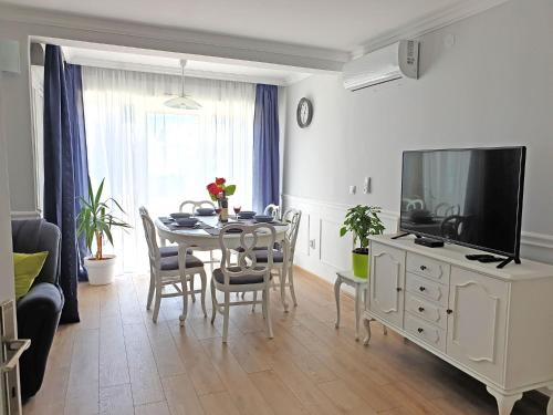 TV a/nebo společenská místnost v ubytování Kuća Ema