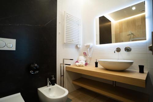 Bilik mandi di L' Angolo dei poeti - Bed and Breakfast