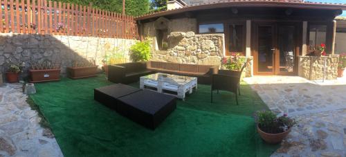 Gallery image of As Eiras Lires Hotel Restaurante in Lires