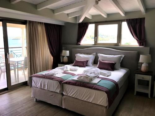 מיטה או מיטות בחדר ב-Palm Trees Hotel