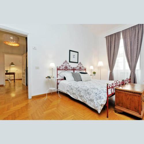 Trastevere Apartment up to 5 people - with separate Living Room - AC & WiFi