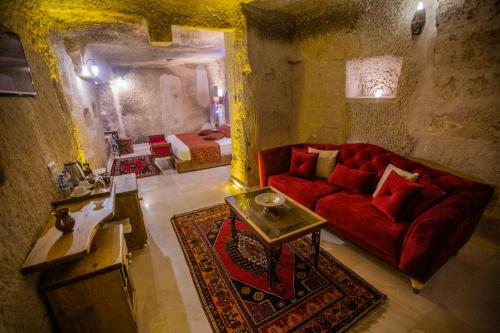 Ruang duduk di Divan Cave House