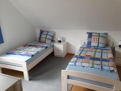 Uma cama ou camas num quarto em Ferienwohnung Deichblick 2
