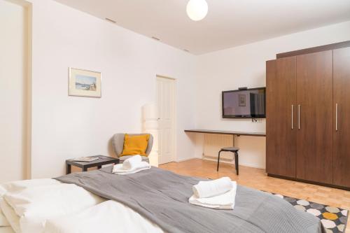 a bedroom with a large bed and a desk at Stephansdom Premium Apartments in Vienna