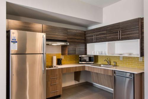 Η κουζίνα ή μικρή κουζίνα στο MainStay Suites East Camden