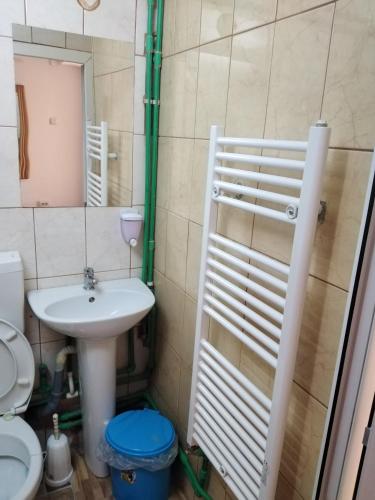 Ένα μπάνιο στο Apartament S&F