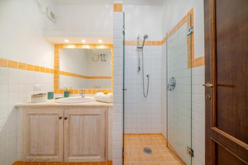 Ένα μπάνιο στο 3BR Marina Apartment Porto Cervo