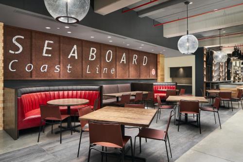 O zonă de relaxare la Hotel Indigo Tallahassee - Collegetown by IHG