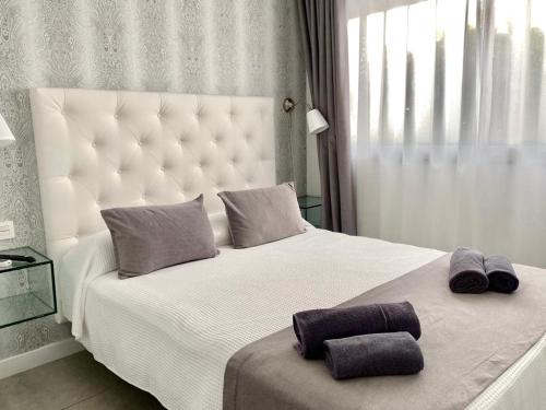 En eller flere senge i et værelse på Casa Perla - Cozy Apartment Pool Side