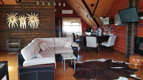 Posezení v ubytování Luxury Villa with pool and sauna