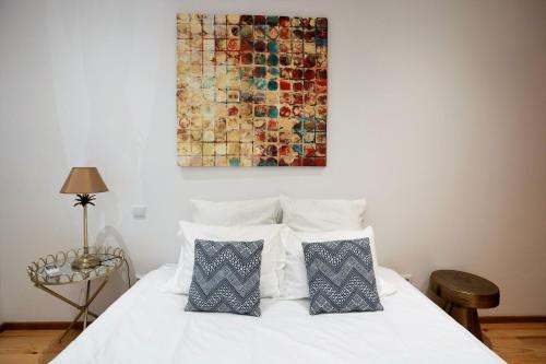 Downtown Porto Relaxed Apartment with Private Yard