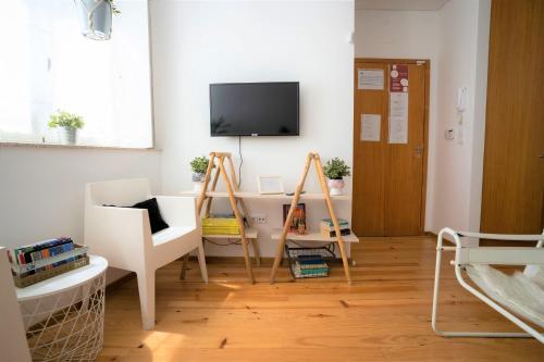 Downtown Porto Relaxed Apartment with Private Yard