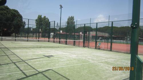 Tenis alebo squash v ubytovaní La Dama Boba alebo jeho okolí