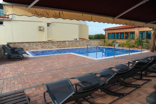 Πισίνα στο ή κοντά στο Apartmani Vila Caska